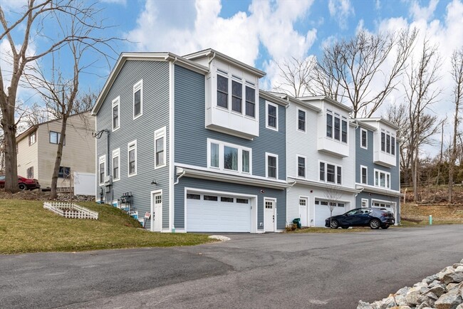 Building Photo - 33 Dominion Rd