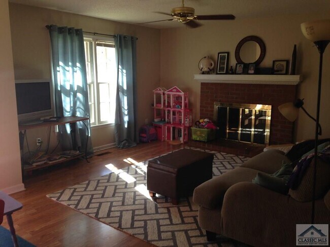 Building Photo - 245 Brookstone Dr