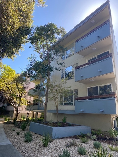 Building - 111 Arroyo Ct