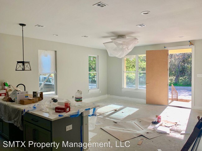 Building Photo - 918 N LBJ Dr