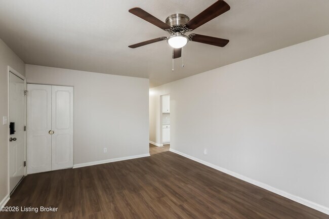 Foto del edificio - 5301 Sprucewood Dr