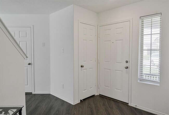 Foto del edificio - 6133 Dunsmore Cyn Ln