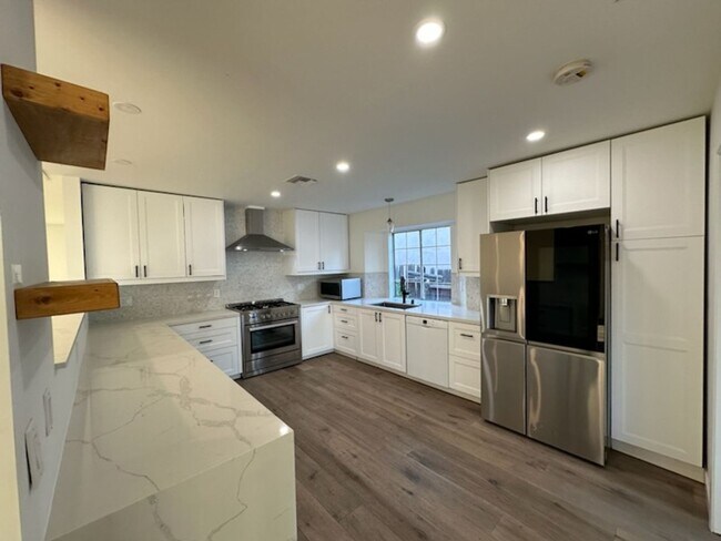 Building Photo - 3 Bedrooms, 2 Baths Remodeled Encino Home ...