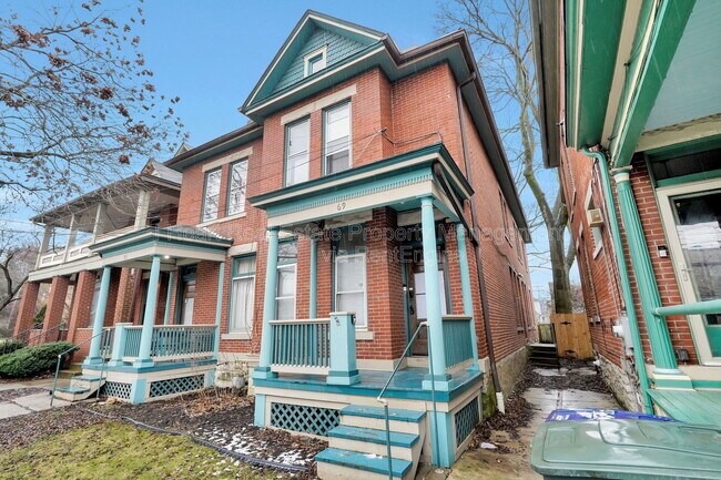 Foto del edificio - 69 E 1st Ave