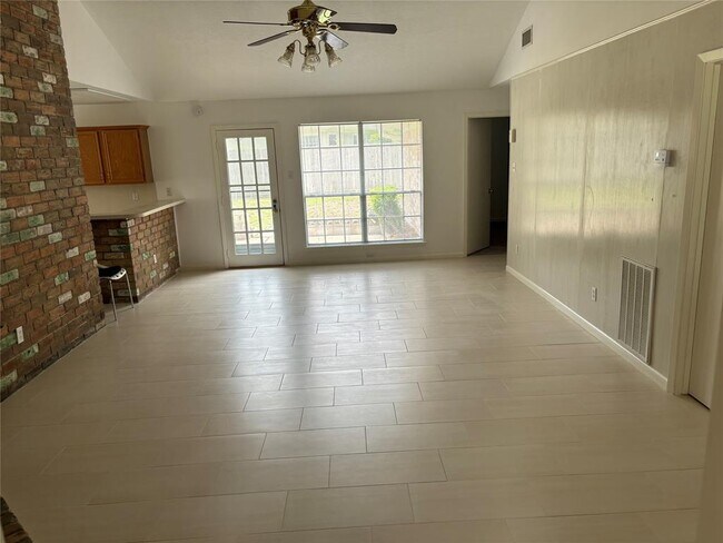 Foto del edificio - 7047 Woodfern Dr