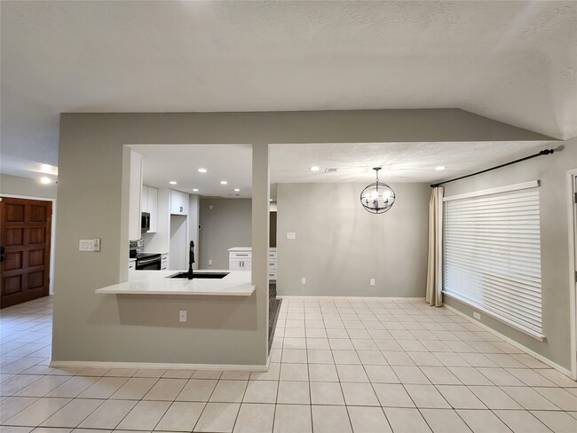 Building Photo - 8327 Bird Run Dr