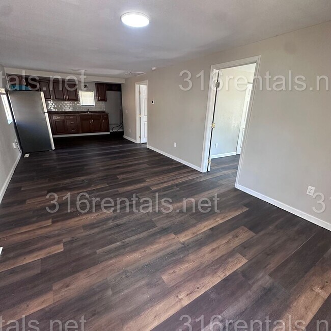Building Photo - 1844 S Hiram Ave