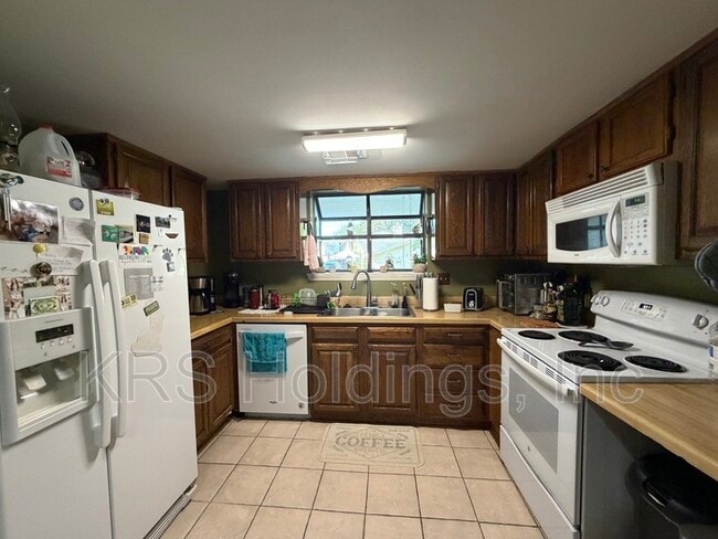 Building Photo - 4024 Barkleaf Dr