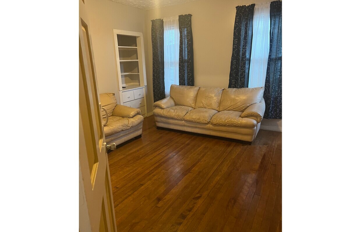 1 Freeland Ter Unit 2, Worcester, MA 01603 Apartments in Worcester