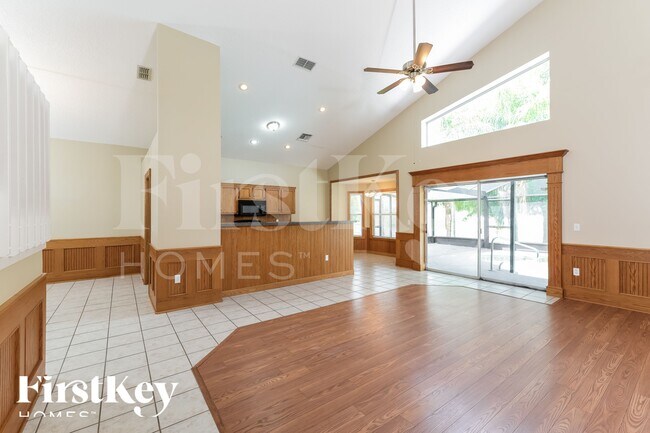 Foto del edificio - 870 Stone Chapel Ct