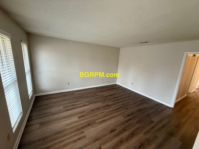 Foto del edificio - 3 Bed 2 Bath