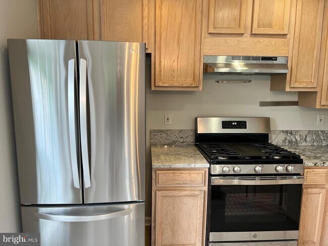 Building Photo - 307 Fallsgrove Dr