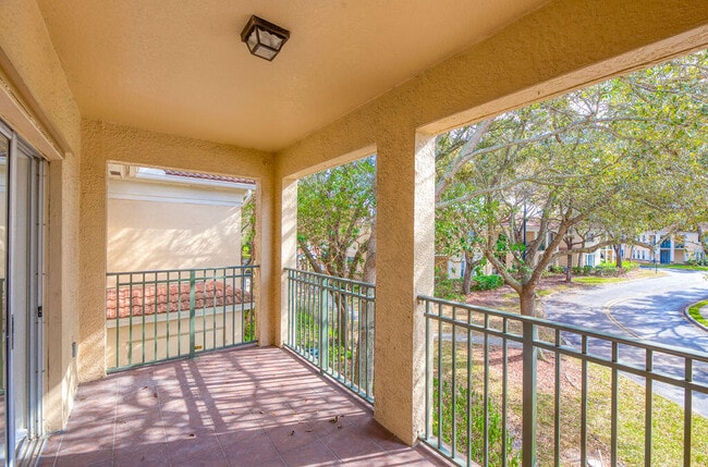 Foto del edificio - 2400 Centergate Dr