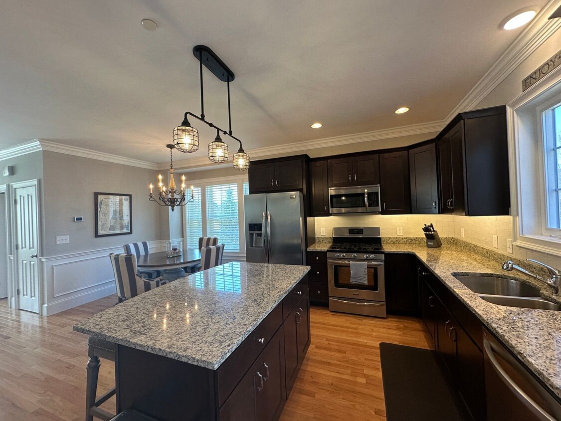 Primary Photo - Spacious 3-Bedroom Townhouse in Prime Exet...