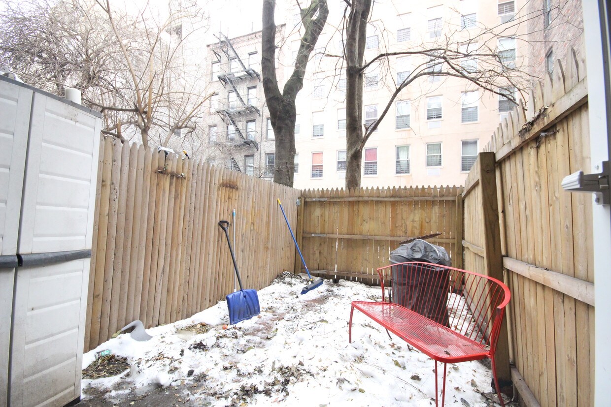 Foto principal - 273 E 10th St