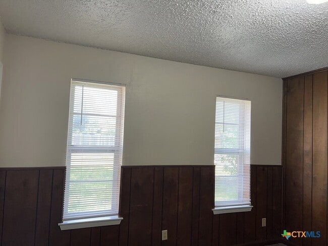 Building Photo - 1613 Richard Dr