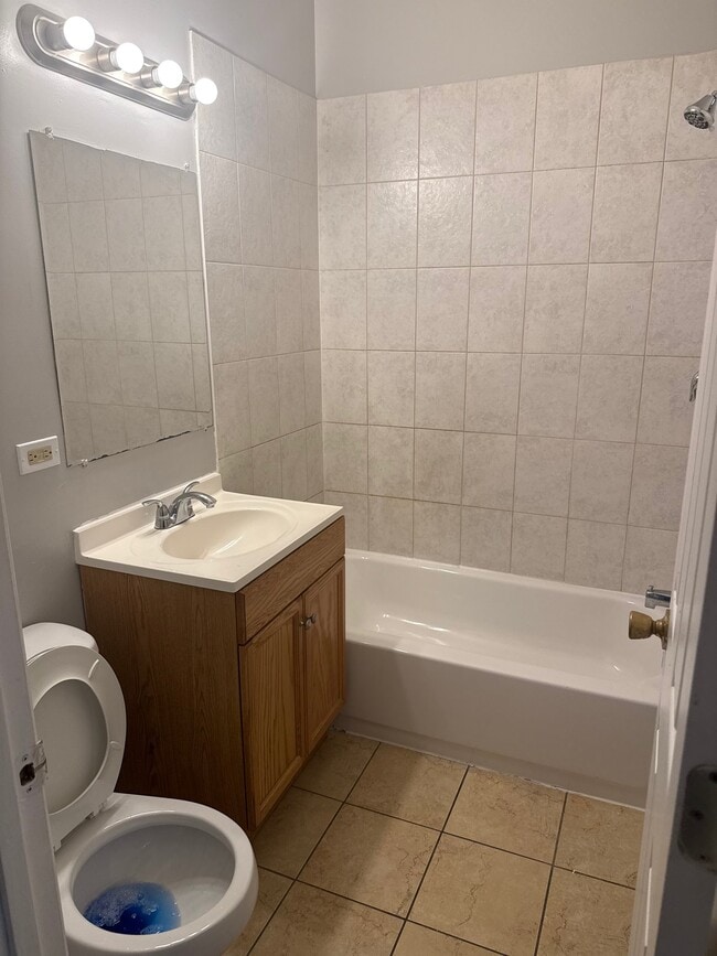 Building Photo - 1613 W 87th St