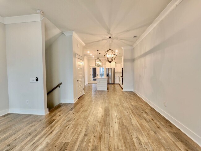 Foto del edificio - Stunning 4 Bedroom Townhome in Midtown - M...