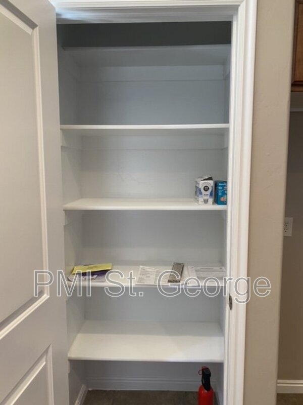 Building Photo - 508 N 2480 W