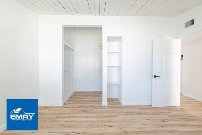 Foto del edificio - GREAT LOCATION 4 BEDROOM 2 BATH HOME IN WH...