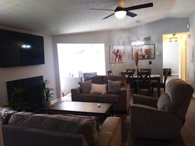Building Photo - 4263 Parkview Ct