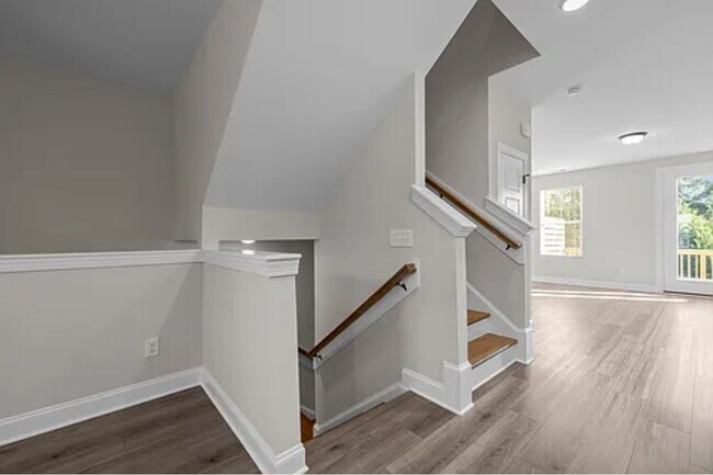 Foto del edificio - 1975 Fahey Dr