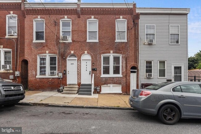 Building Photo - 1215 W 3rd St