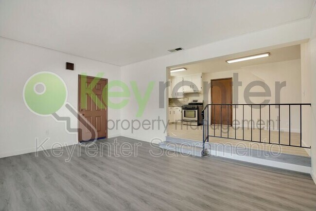 Building Photo - 809 N Hobson Ave