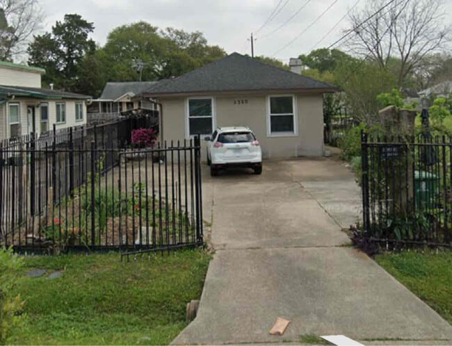 Photo - 2320 Peppermill Rd House