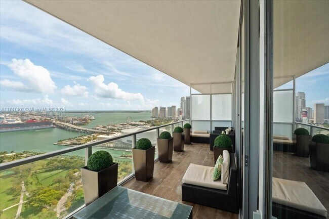 Foto del edificio - 1100 Biscayne Blvd