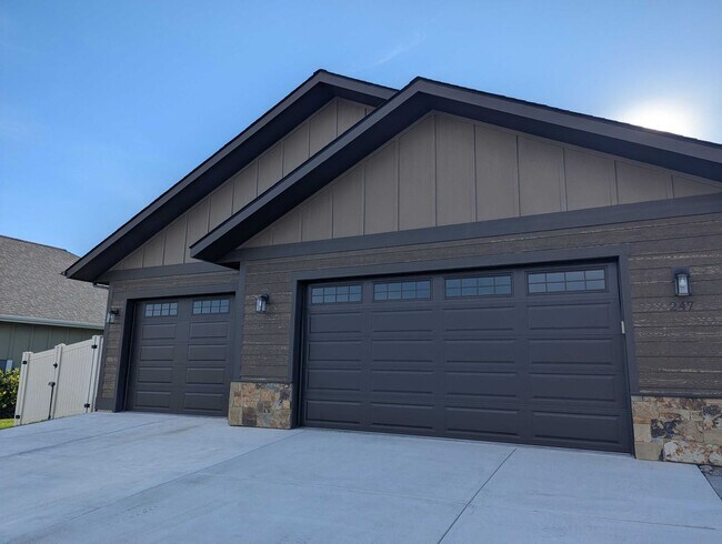 Building Photo - 247 Northland Dr