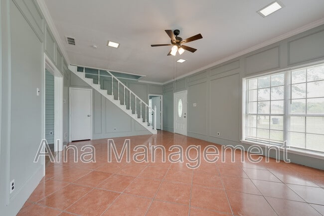 Building Photo - 743 Kings Ln