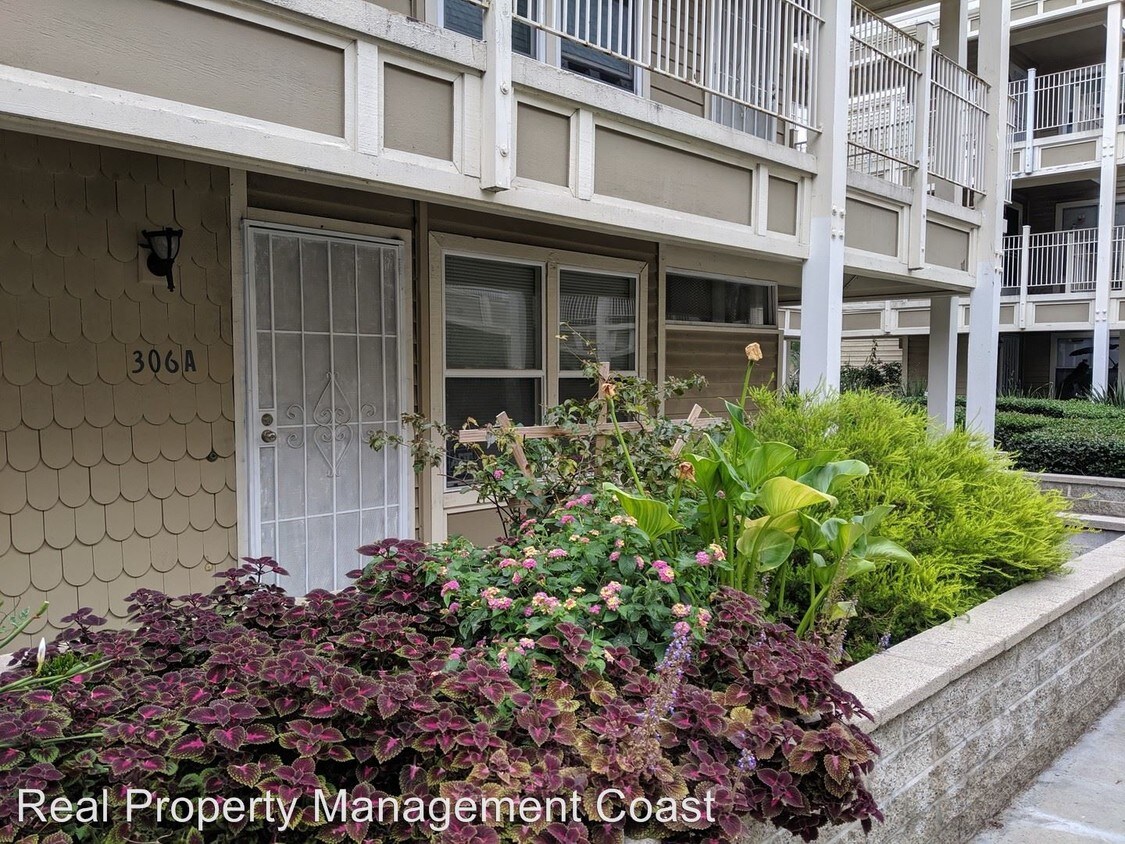 Foto principal - Studio, 1 bath House - 306 E Chestnut Ave #A