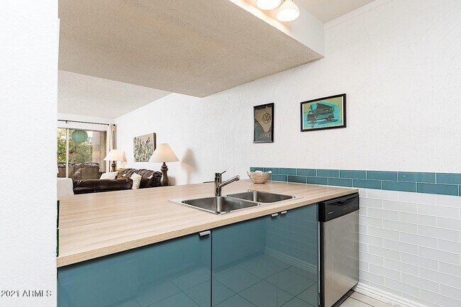 Foto del edificio - 3313 N 68th St