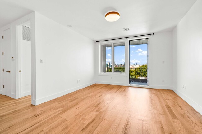 Foto del edificio - 627 DeKalb Ave