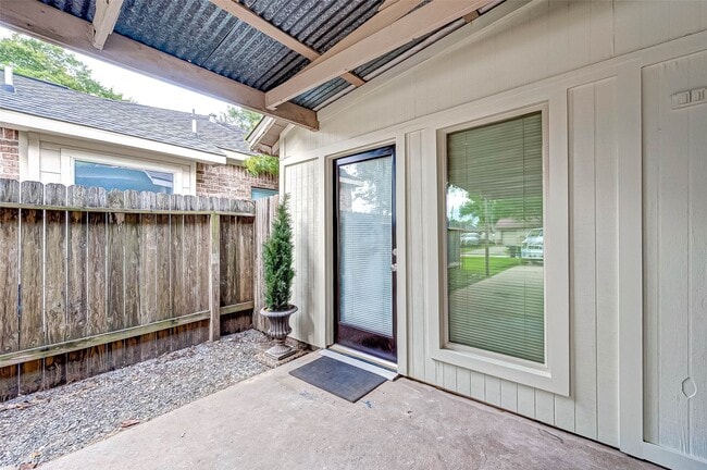 Building Photo - 6018 Berendo St