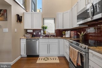 Building Photo - 1142 Crease St