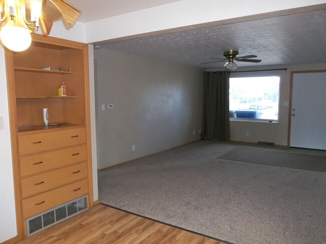 Building Photo - Lovely Duplex in Loveland: Your New Home A...