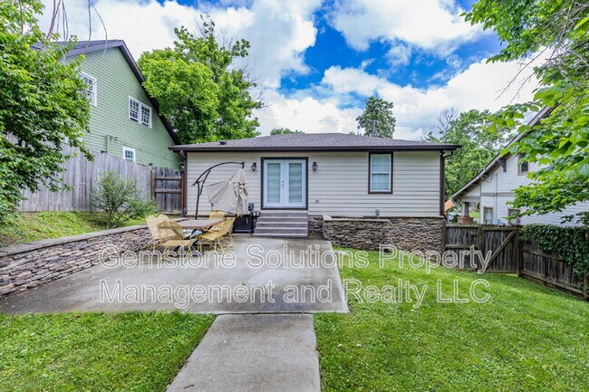 Building Photo - 1406 Lillian St