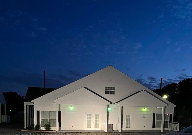 Building Photo - 20892 Cochran Rd
