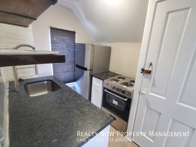 Foto del edificio - 1333 W 61st St