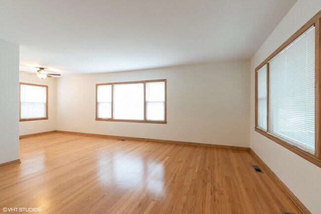Building Photo - 366 Park Ave