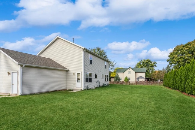 Building Photo - 728 S Main St