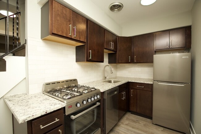 Building Photo - 450 W Barry Ave