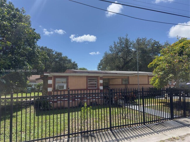 Foto del edificio - 2490 NW 97th St