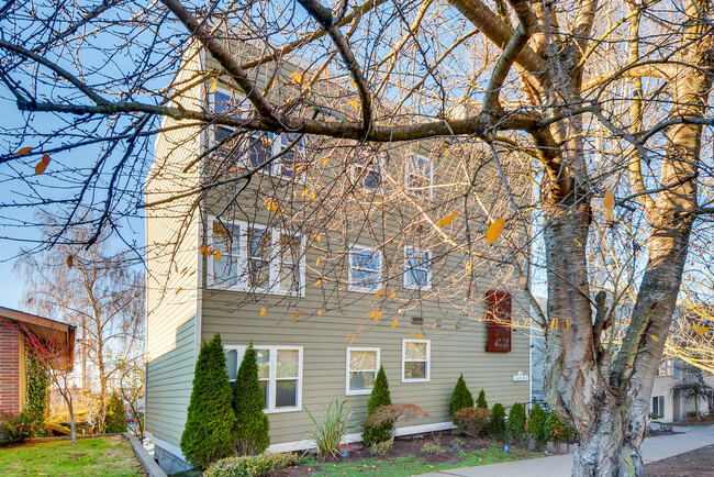 Foto del edificio - 6547 42nd Ave SW