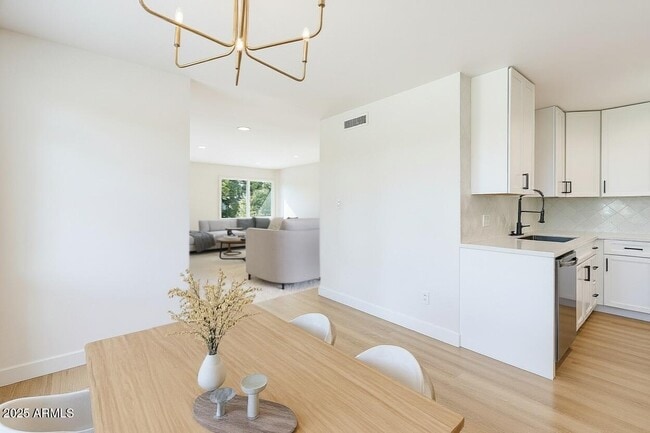 Foto del edificio - 4201 E Camelback Rd