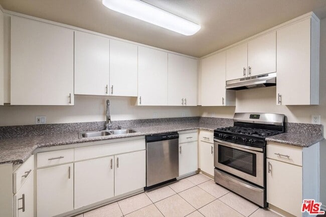 Building Photo - 14816 Friar St