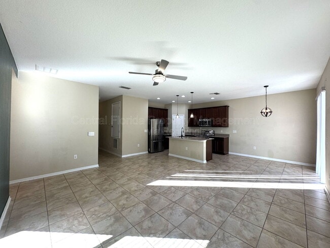 Foto del edificio - 215 Lakeshore Dr