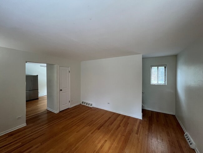 Living Room - 5440 S Kimbark Ave